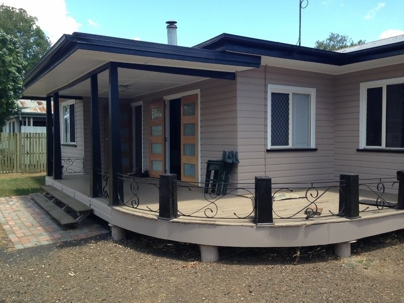 4 Wooburn Street, Dalby QLD 4405