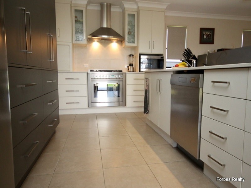 12 Southern Cross Drive, Dalby QLD 4405