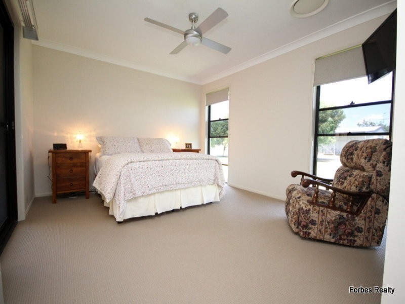 12 Southern Cross Drive, Dalby QLD 4405