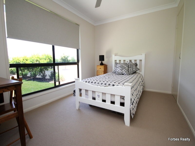 12 Southern Cross Drive, Dalby QLD 4405