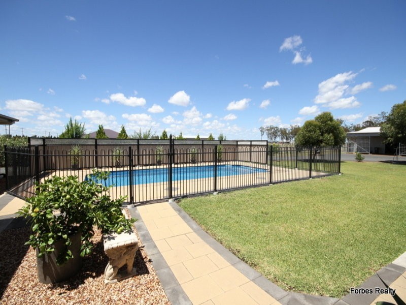 12 Southern Cross Drive, Dalby QLD 4405