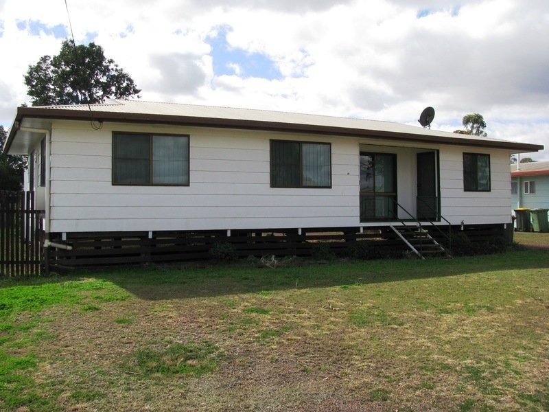 17 Lindsay Street, Dalby QLD 4405