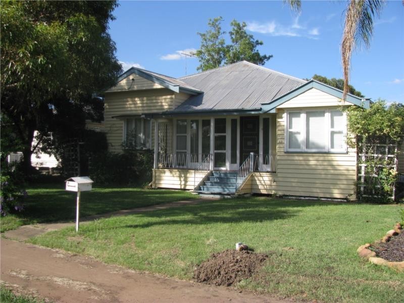 53 Bunya Street, Dalby QLD 4405