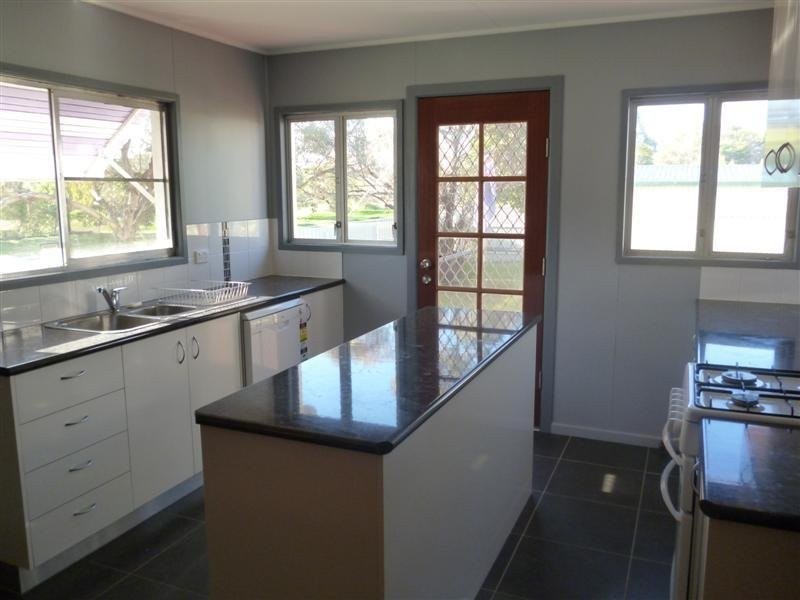 21 Scarlet Street, Dalby QLD 4405