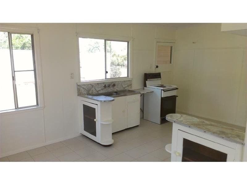 12 Moy Street, Dalby QLD 4405