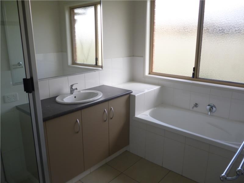 11 Barry Place, Dalby QLD 4405