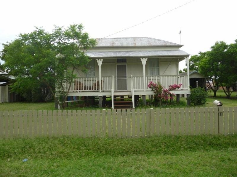 11 Palmer Street, Dalby QLD 4405