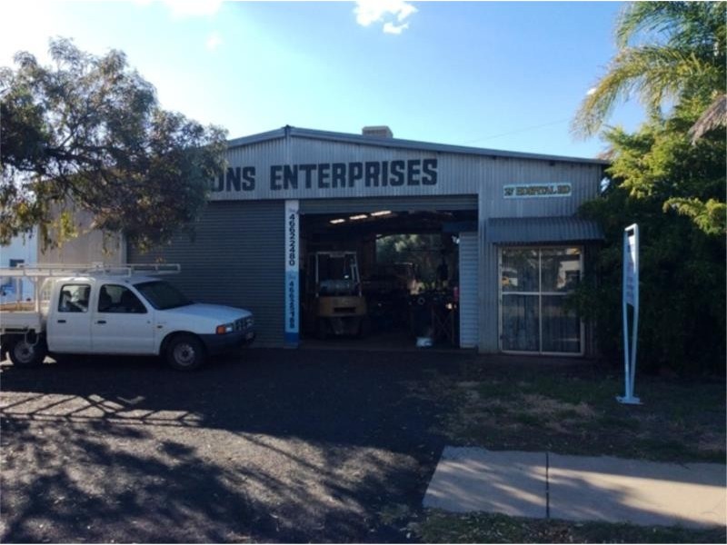 27 Hospital Road, Dalby QLD 4405