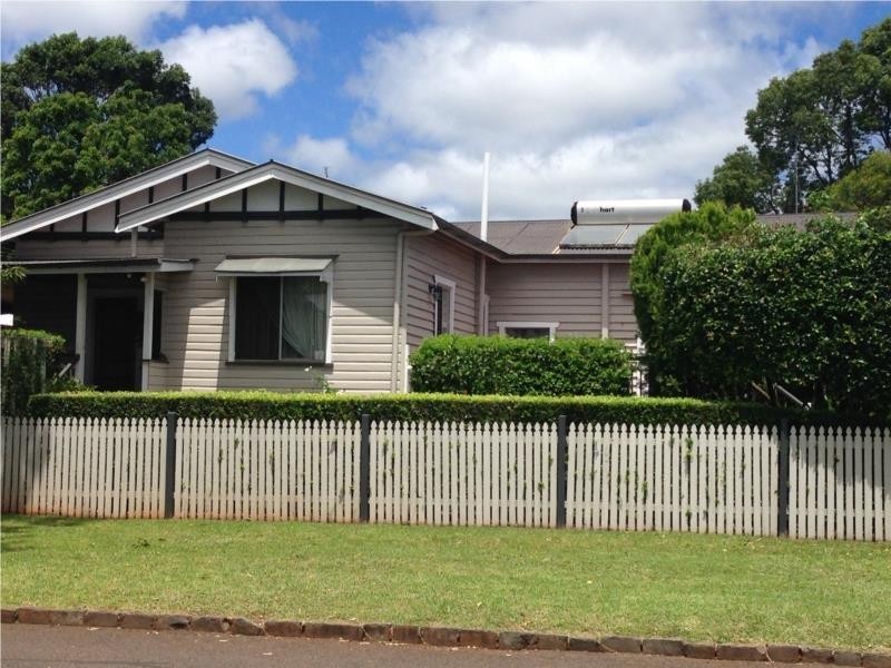 16  Phillip Street, East Toowoomba QLD 4350