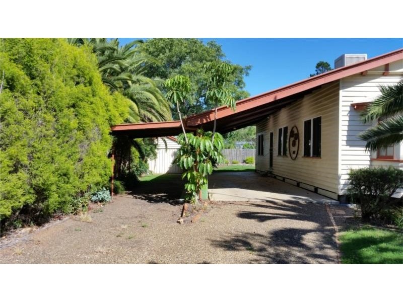 60 Pratten Street, Dalby QLD 4405