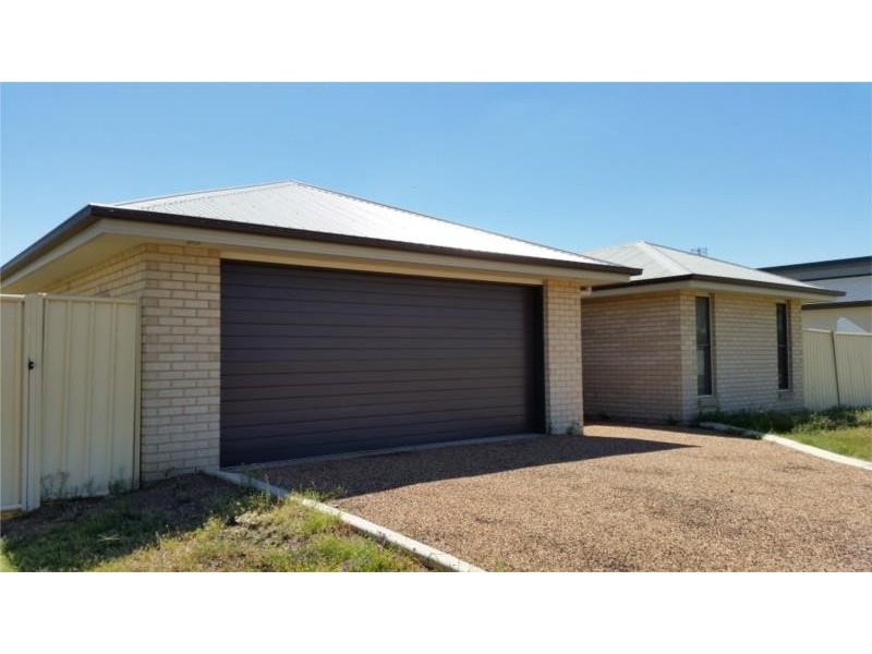 5 Keys Place, Dalby QLD 4405