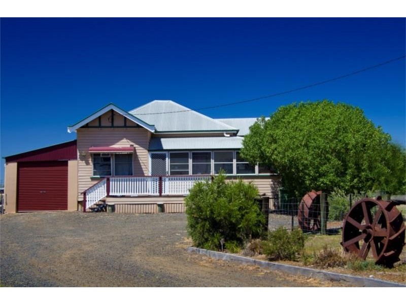 102 Hedge Road, Dalby QLD 4405