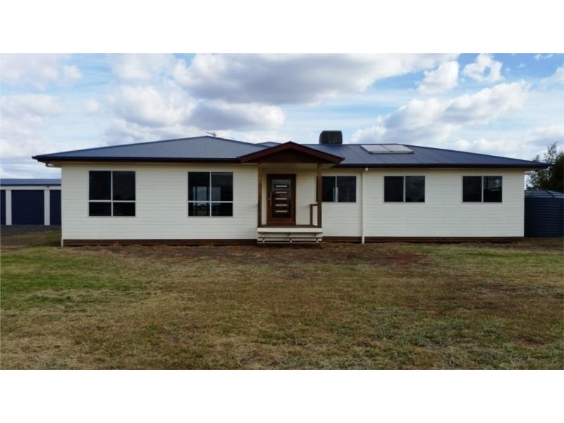 32 Diamond Drive, Dalby QLD 4405