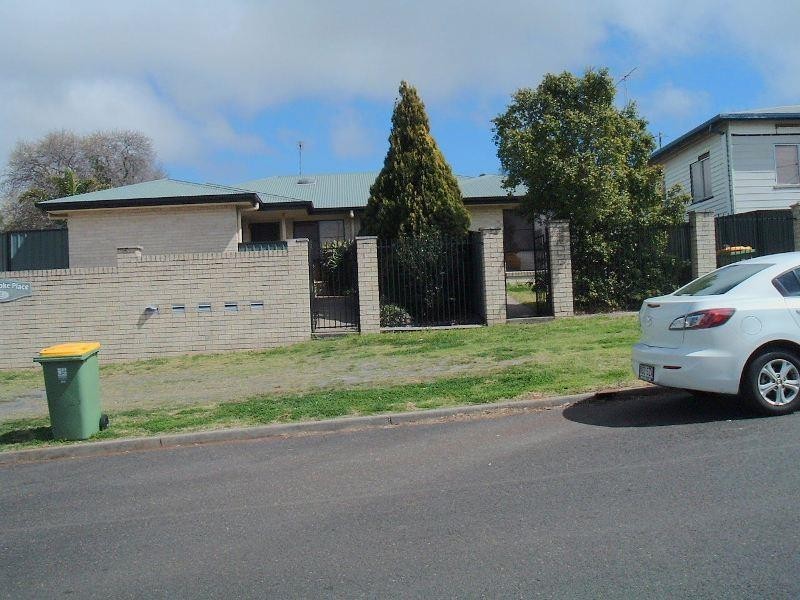 1/3 Stradbroke Street, Rockville QLD 4350