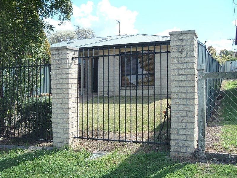 1/3 Stradbroke Street, Rockville QLD 4350