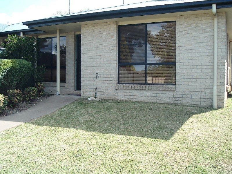 1/3 Stradbroke Street, Rockville QLD 4350