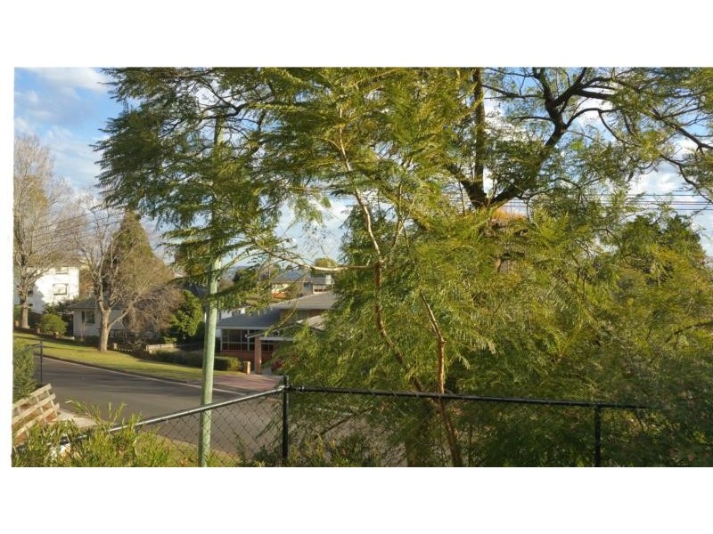 9/2 Benjamin Street, Mount Lofty QLD 4350