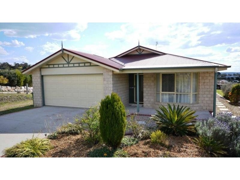 18 Roderick Drive, Cotswold Hills QLD 4350
