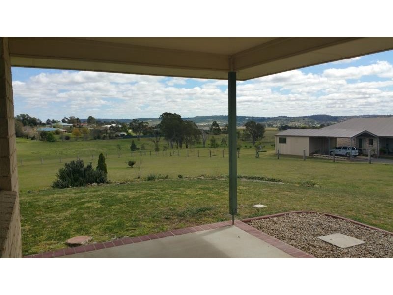 18 Roderick Drive, Cotswold Hills QLD 4350