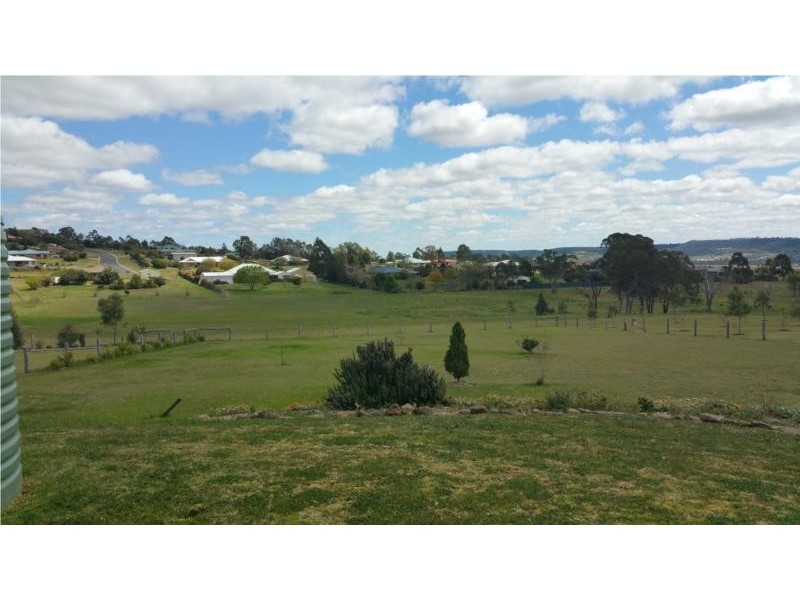 18 Roderick Drive, Cotswold Hills QLD 4350