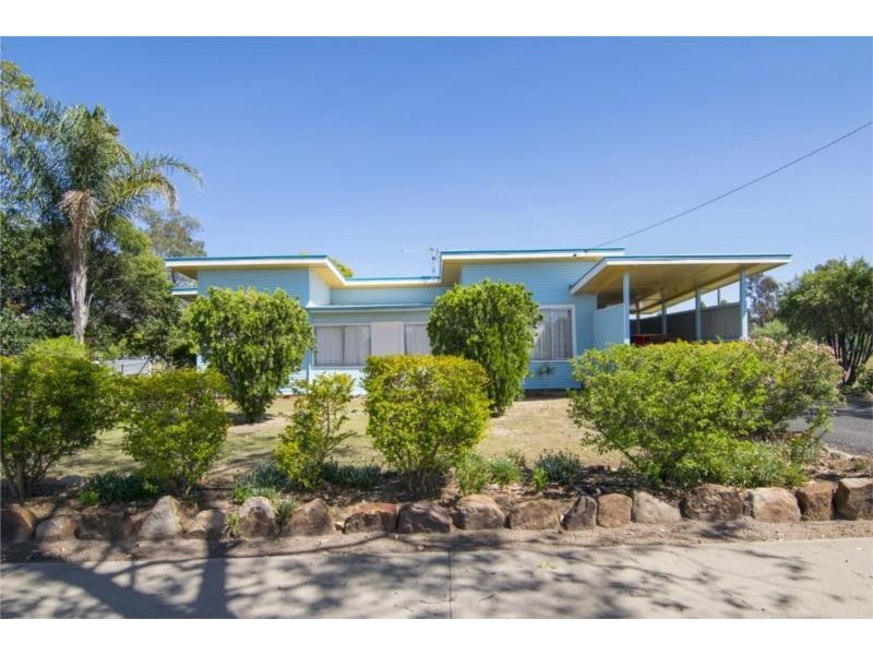 8 Nicholson Street, Dalby QLD 4405