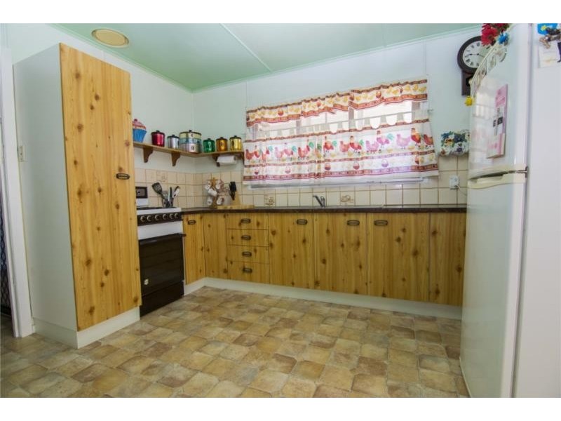 8 Nicholson Street, Dalby QLD 4405