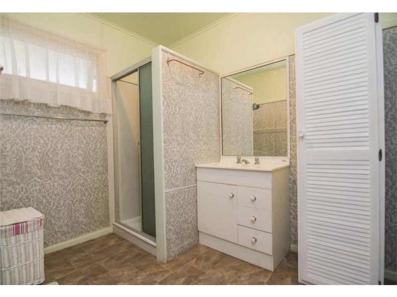 8 Nicholson Street, Dalby QLD 4405