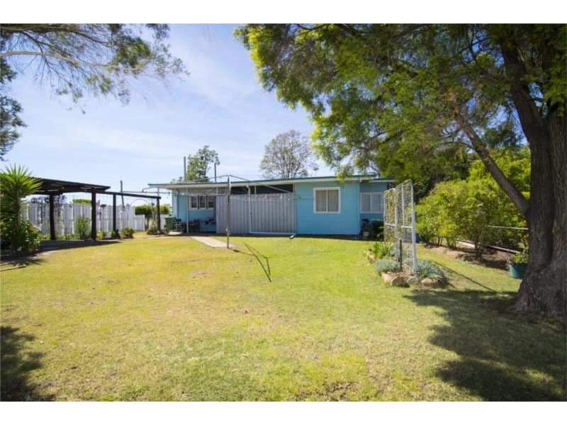 8 Nicholson Street, Dalby QLD 4405