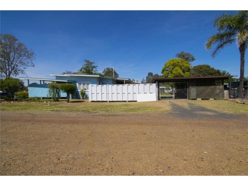 8 Nicholson Street, Dalby QLD 4405