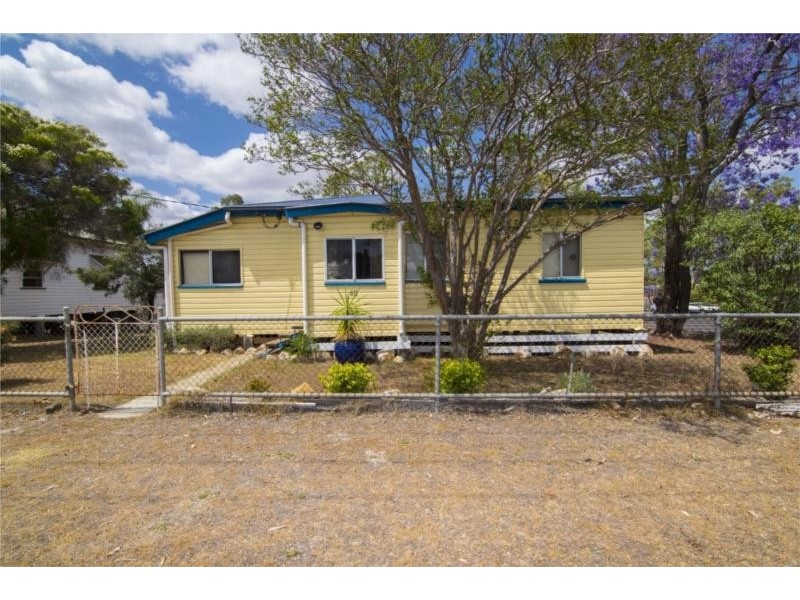 40 Geraghty Street, Cecil Plains QLD 4407