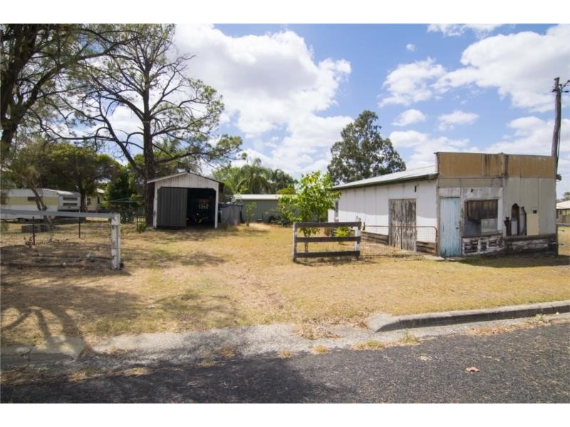 40 Geraghty Street, Cecil Plains QLD 4407