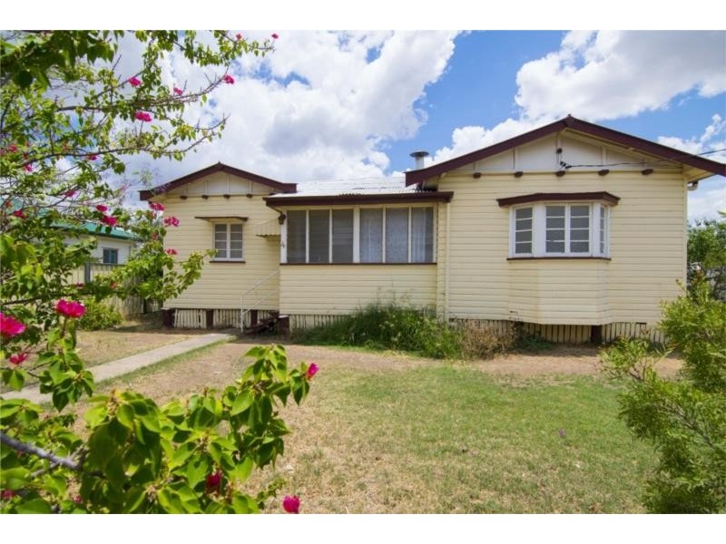 4 Knowles Street, Dalby QLD 4405