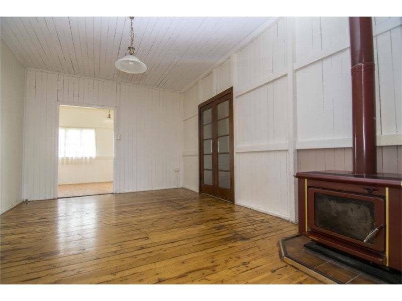 4 Knowles Street, Dalby QLD 4405