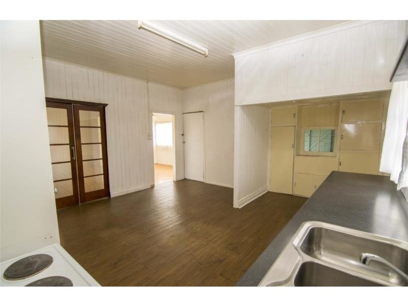 4 Knowles Street, Dalby QLD 4405