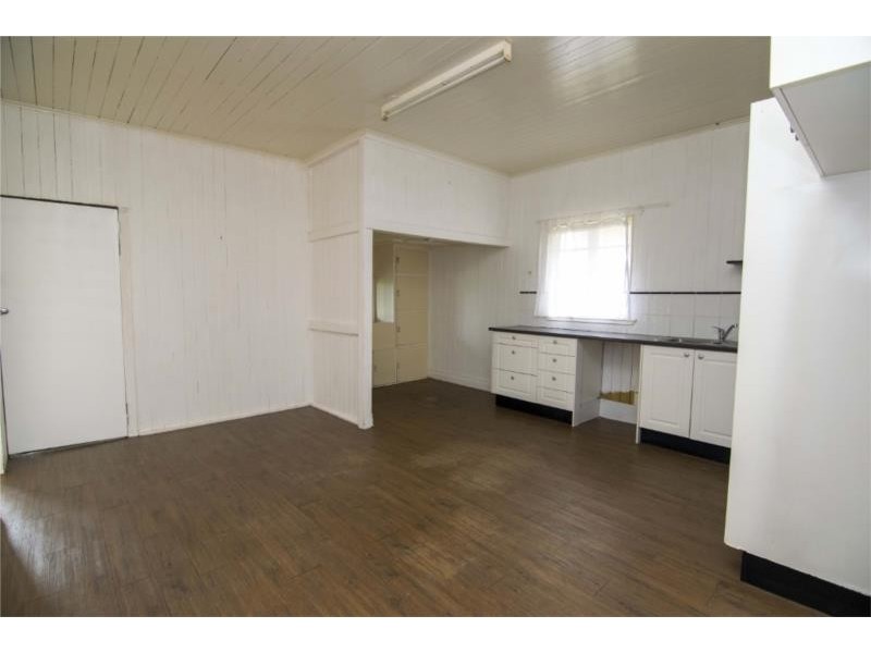 4 Knowles Street, Dalby QLD 4405
