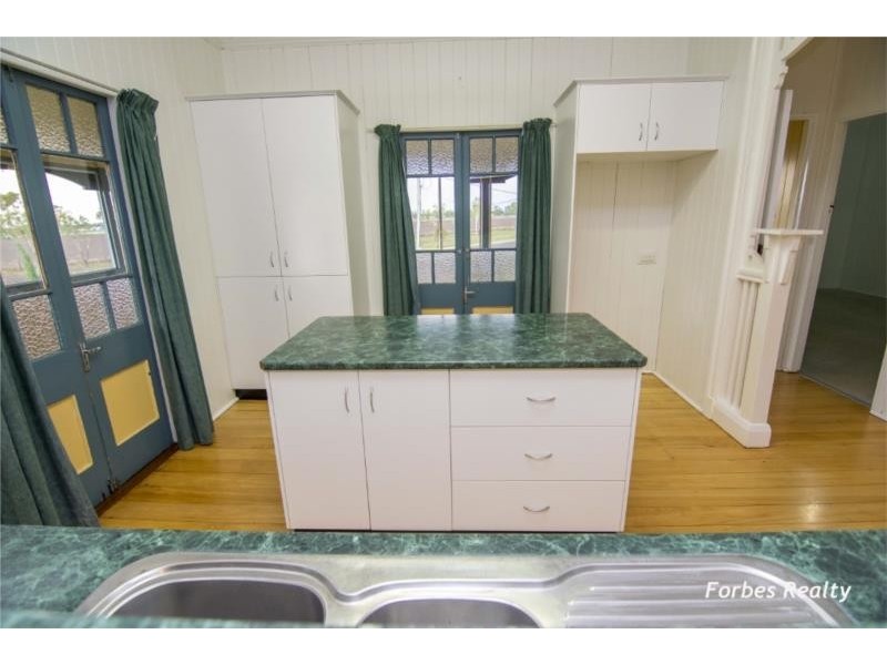 2 Hedge Road, Dalby QLD 4405