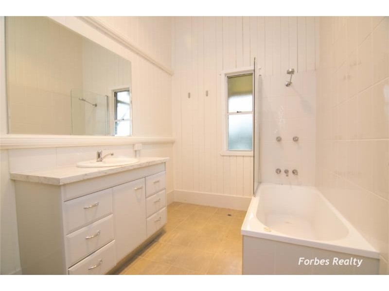 2 Hedge Road, Dalby QLD 4405