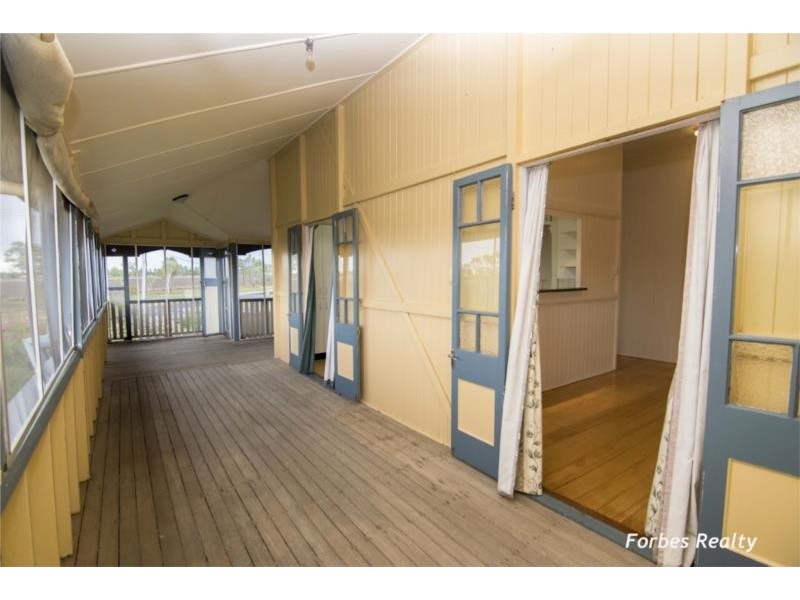 2 Hedge Road, Dalby QLD 4405