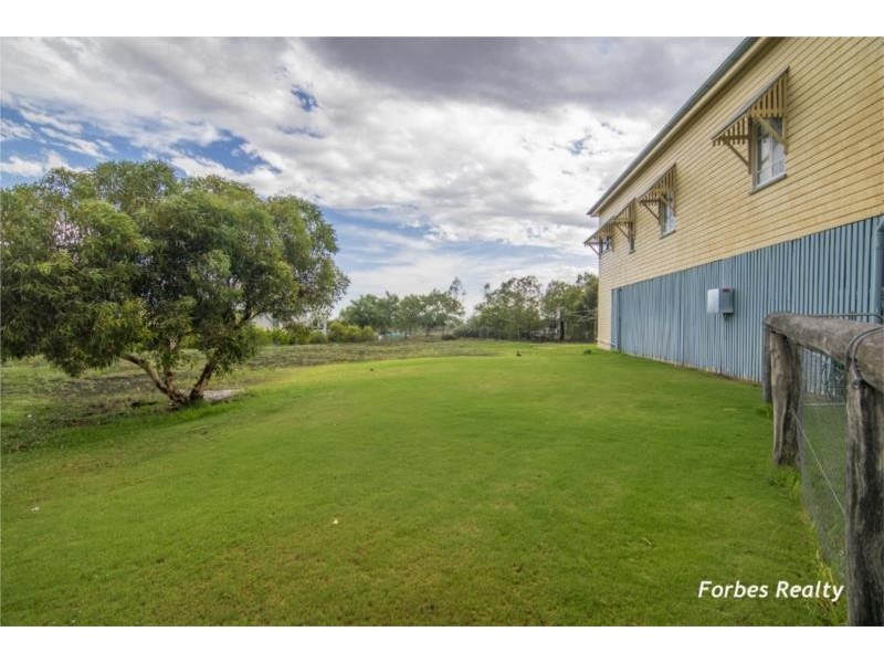2 Hedge Road, Dalby QLD 4405