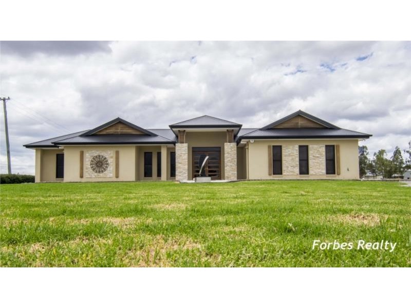 1 Vanessa Drive, Dalby QLD 4405