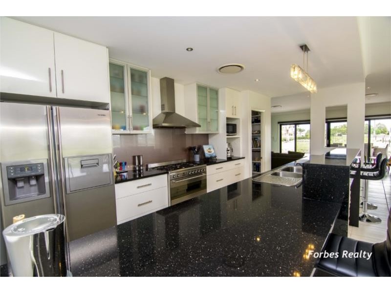 1 Vanessa Drive, Dalby QLD 4405