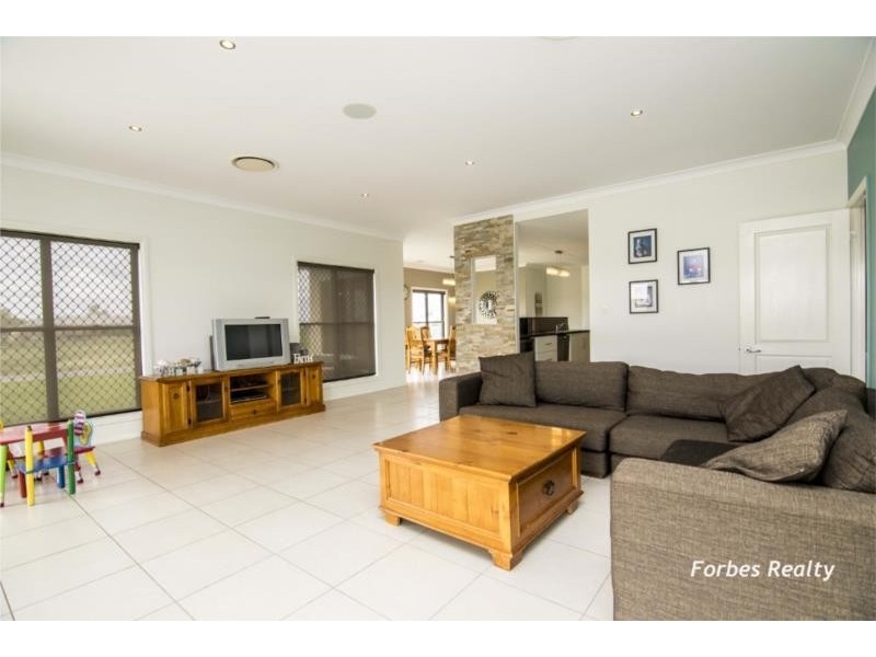 1 Vanessa Drive, Dalby QLD 4405