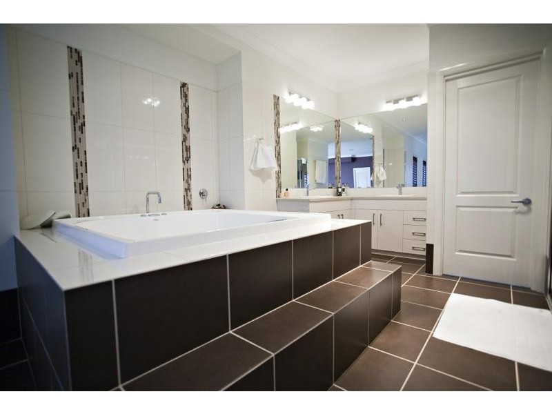 1 Vanessa Drive, Dalby QLD 4405