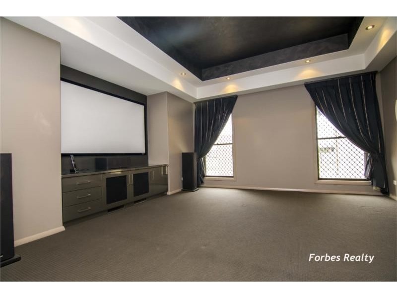 1 Vanessa Drive, Dalby QLD 4405