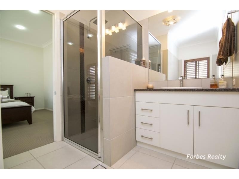 1 Vanessa Drive, Dalby QLD 4405