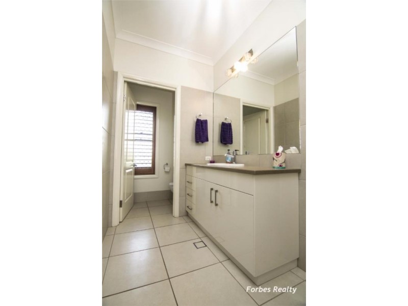 1 Vanessa Drive, Dalby QLD 4405