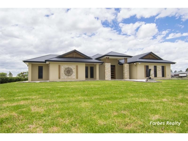 1 Vanessa Drive, Dalby QLD 4405