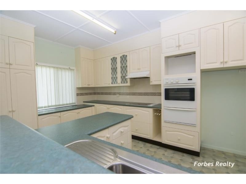 12 Curtis Street, Dalby QLD 4405