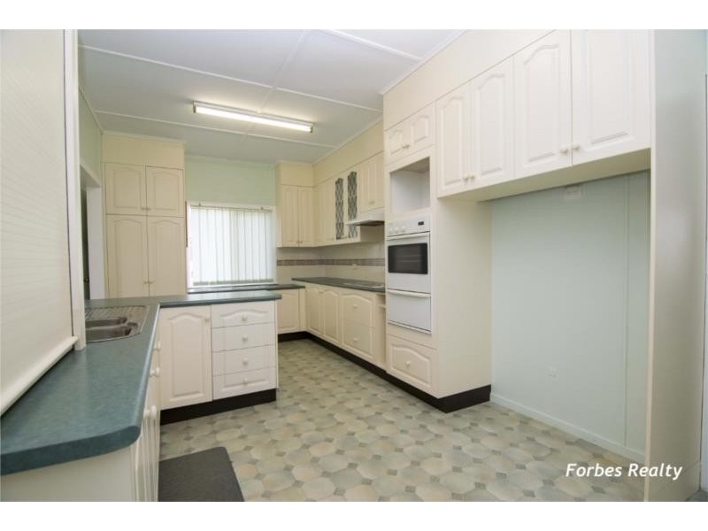 12 Curtis Street, Dalby QLD 4405