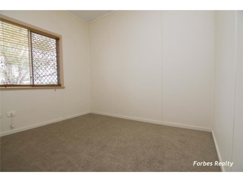 12 Curtis Street, Dalby QLD 4405